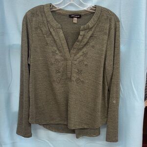 Cable & Gauge Khaki Embroidered Long Sleeve Top